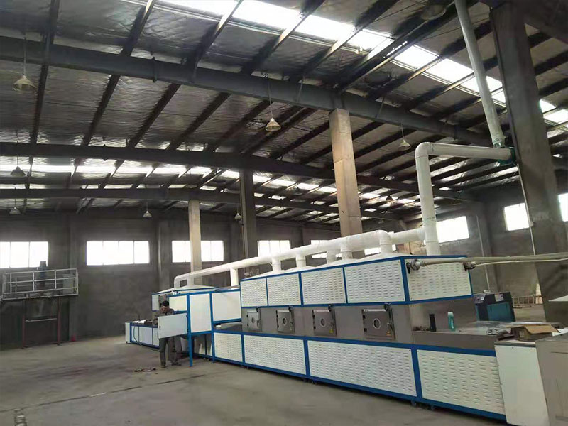 選對(duì)微波烘干設(shè)備不難！多行業(yè)適配方法 + 低碳考量